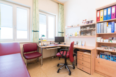 Hausarzt Bernhardsthal – Neugebauer – Beratungs- und Behandlungszimmer der Praxis Hausarzt Bernhardsthal - Neugebauer - Beratungs- und Behandlungszimmer der Praxis