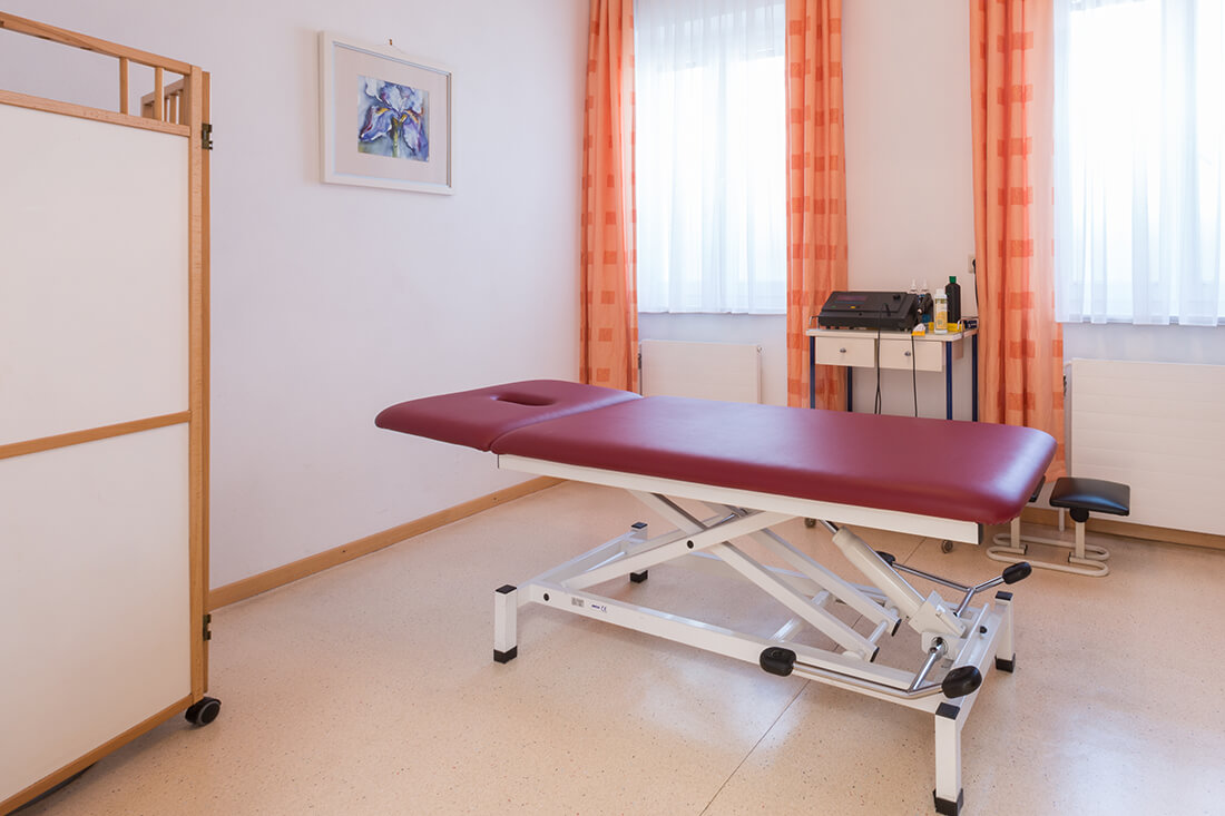 Hausarzt Bernhardsthal - Neugebauer - Behandlungszimmer der Praxis